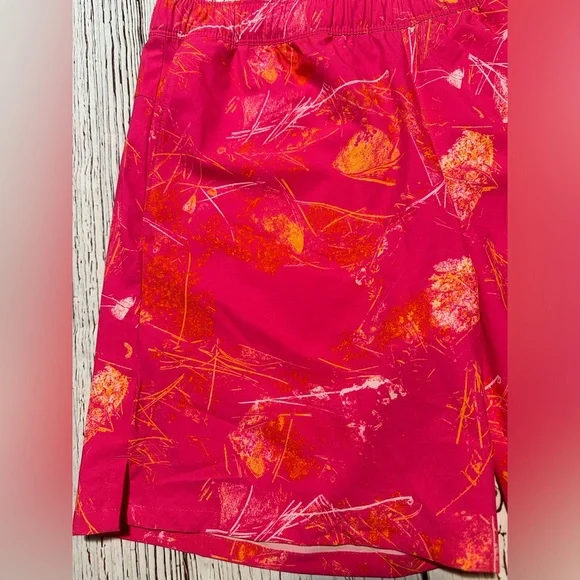 North Face Shorts - Picture 2 of 8